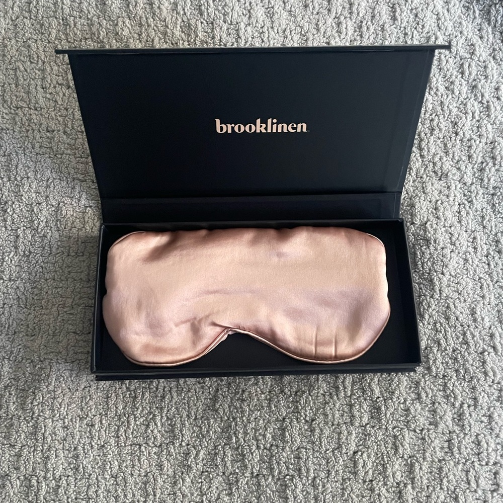 Brooklinen Mulberry Silk Eyemask- Blush